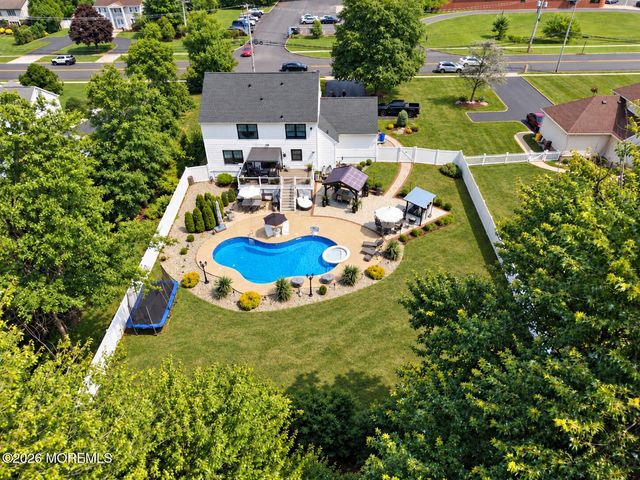14 Taylors Mills Road, Manalapan, NJ 07726