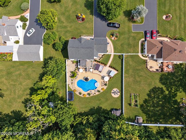14 Taylors Mills Road, Manalapan, NJ 07726