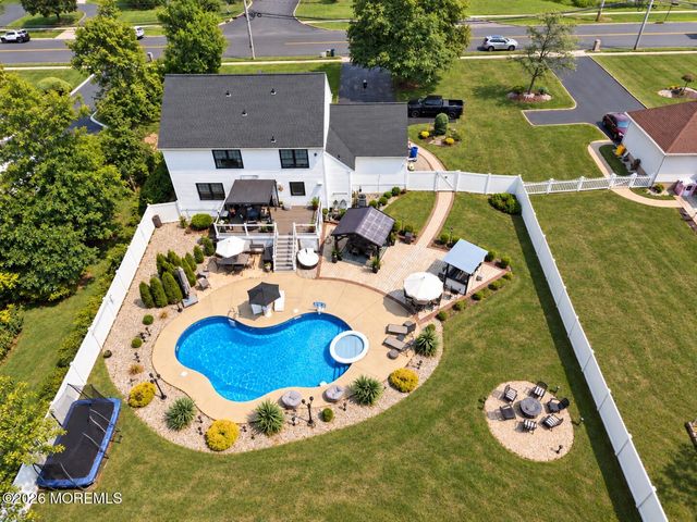 14 Taylors Mills Road, Manalapan, NJ 07726