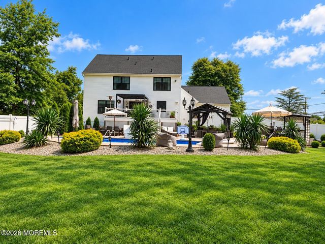 14 Taylors Mills Road, Manalapan, NJ 07726