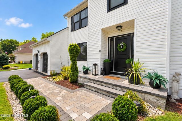 14 Taylors Mills Road, Manalapan, NJ 07726