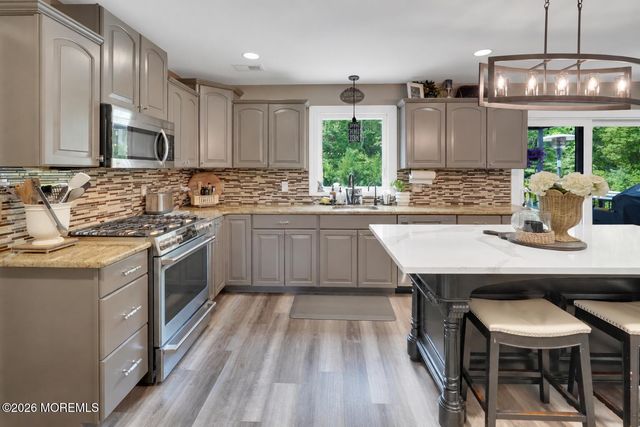 14 Taylors Mills Road, Manalapan, NJ 07726