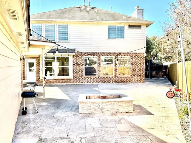 115 S Esplanade Way, Stafford, TX 77477