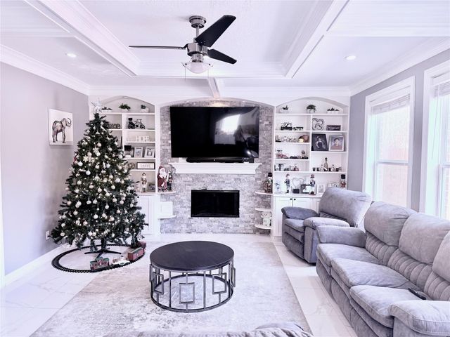 115 S Esplanade Way, Stafford, TX 77477