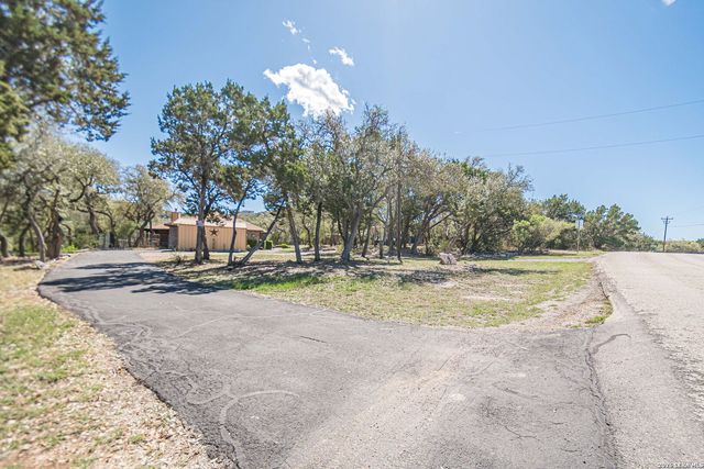 900 Charter Oak, Canyon Lake, TX 78133