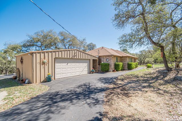 900 Charter Oak, Canyon Lake, TX 78133