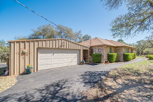 900 Charter Oak, Canyon Lake, TX 78133