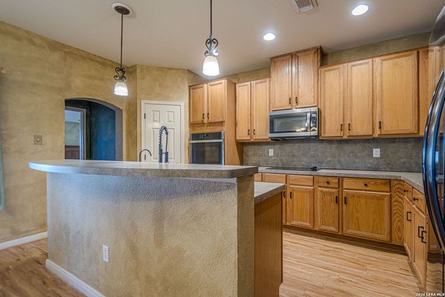 900 Charter Oak, Canyon Lake, TX 78133