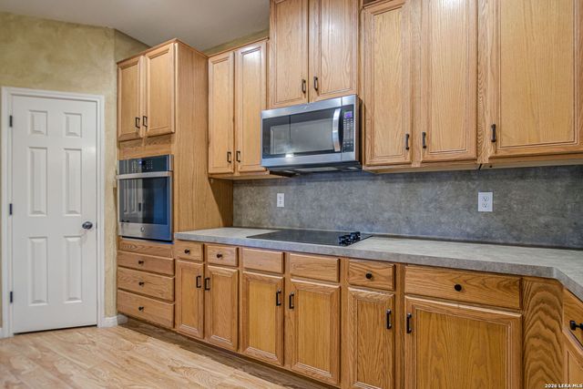 900 Charter Oak, Canyon Lake, TX 78133