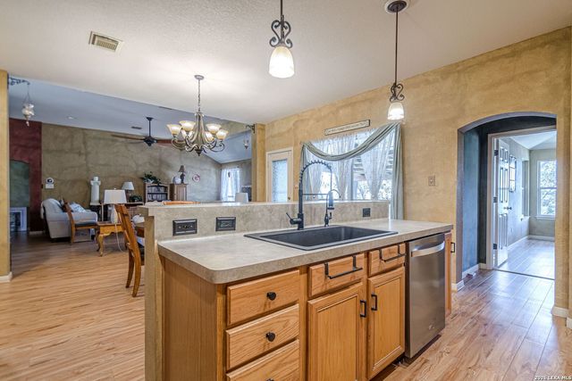 900 Charter Oak, Canyon Lake, TX 78133