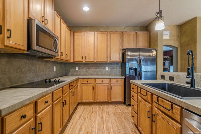 900 Charter Oak, Canyon Lake, TX 78133