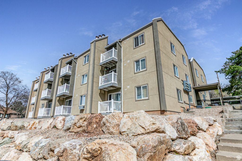 Image 3 of property listing at 5630 MEADOW LN #192, South Ogden, UT 84403