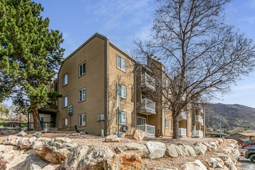Image 4 of property listing at 5630 MEADOW LN #192, South Ogden, UT 84403