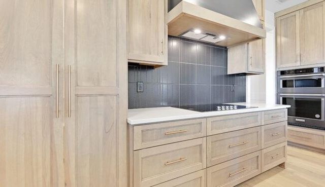 22076 W 99th Terrace, Lenexa, KS 66220