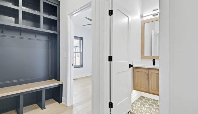 22076 W 99th Terrace, Lenexa, KS 66220