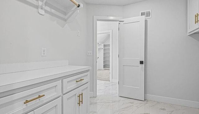 22076 W 99th Terrace, Lenexa, KS 66220