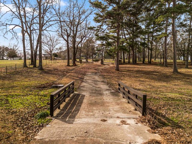 5100 Brent Dr, Longview, TX 75604