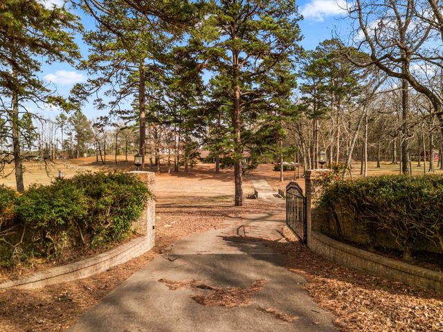 5100 Brent Dr, Longview, TX 75604