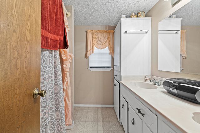 5100 Brent Dr, Longview, TX 75604