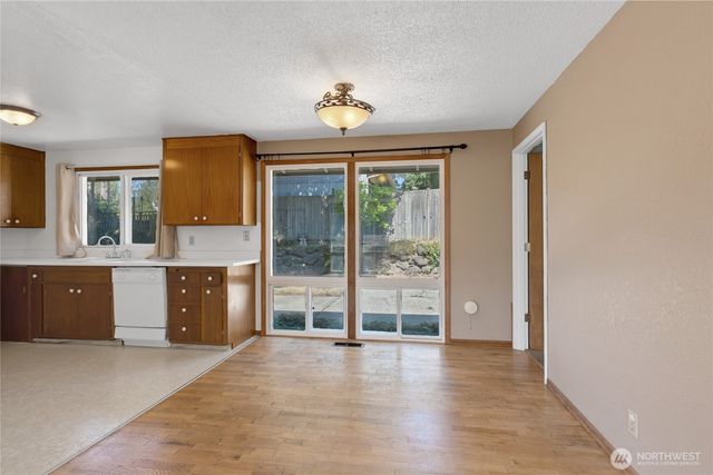 2404 S 249th Place, Kent, WA 98032
