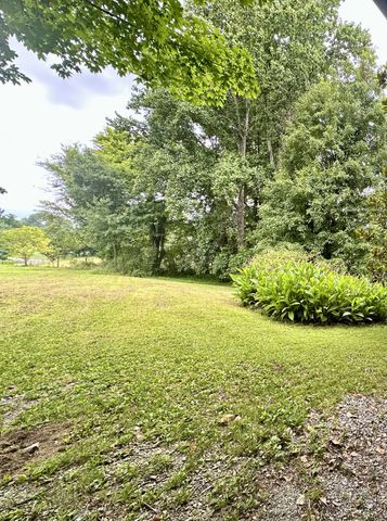 240 Red Hill Rd, Taft, TN 38488
