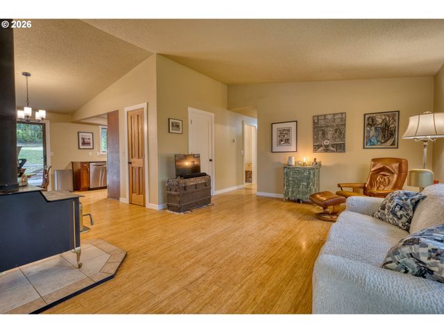 28567 SCAPPOOSE VERNONIA Hwy, Scappoose, OR 97056