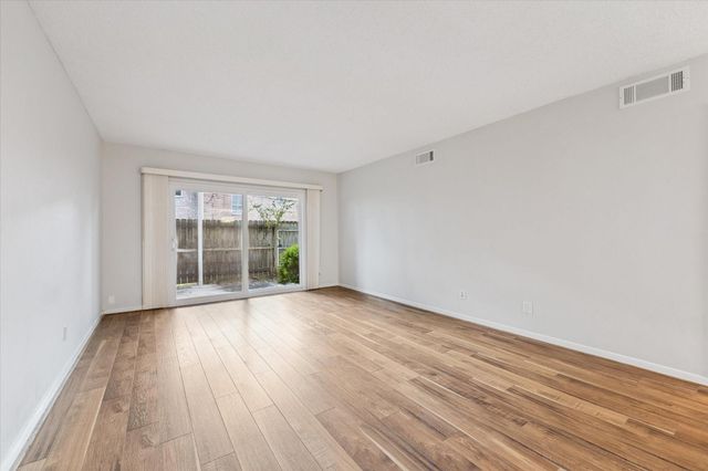 2700 Bellefontaine Street B12, Houston, TX 77025