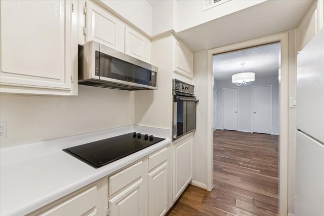 2700 Bellefontaine Street B12, Houston, TX 77025