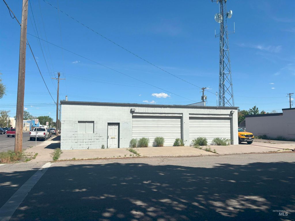 402 Idaho Street, Gooding, ID 83330