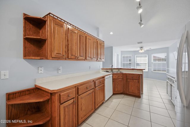 75 BREEZE HILL Lane, Palm Coast, FL 32137