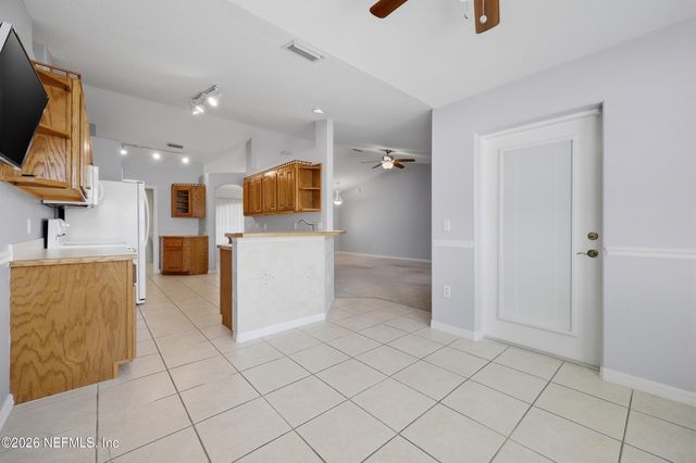 75 BREEZE HILL Lane, Palm Coast, FL 32137