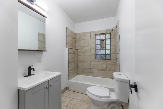 5527 S loomis Boulevard, Chicago, IL 60636