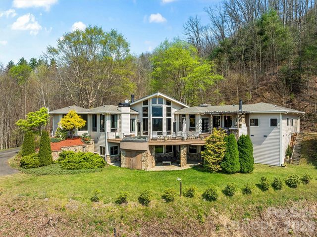 221 Connection Circle, Robbinsville, NC 28771