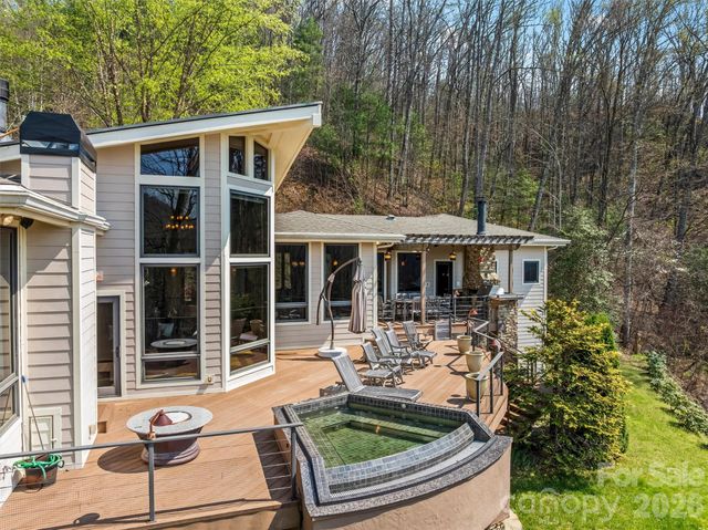 221 Connection Circle, Robbinsville, NC 28771