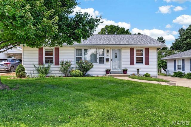1817 W Clark Street, St Charles, MO 63301