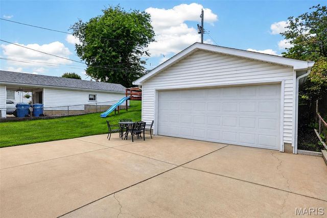1817 W Clark Street, St Charles, MO 63301