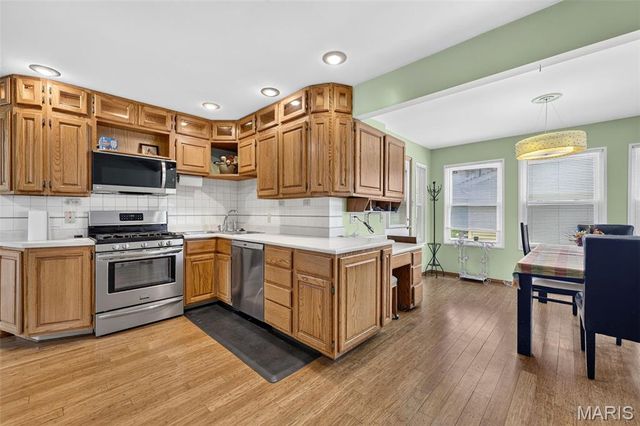 1817 W Clark Street, St Charles, MO 63301