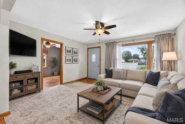 1817 W Clark Street, St Charles, MO 63301