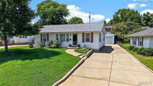 1817 W Clark Street, St Charles, MO 63301