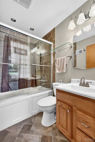 1817 W Clark Street, St Charles, MO 63301