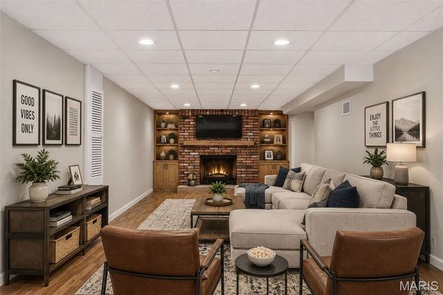 1817 W Clark Street, St Charles, MO 63301