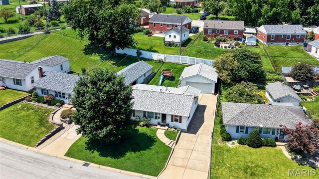 1817 W Clark Street, St Charles, MO 63301