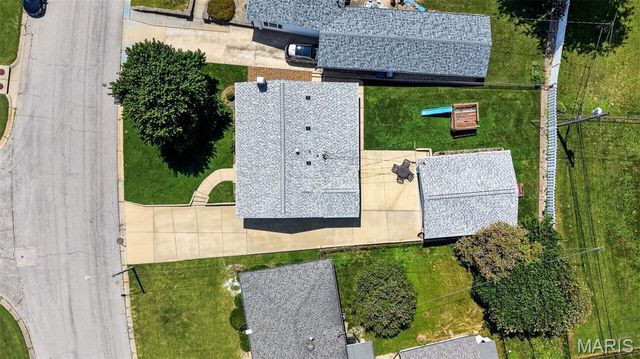 1817 W Clark Street, St Charles, MO 63301