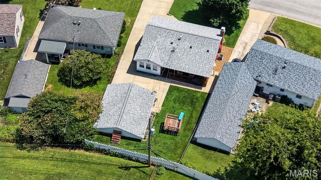 1817 W Clark Street, St Charles, MO 63301
