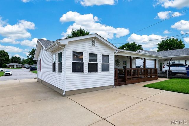 1817 W Clark Street, St Charles, MO 63301