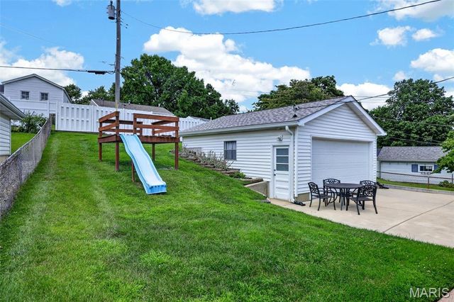 1817 W Clark Street, St Charles, MO 63301