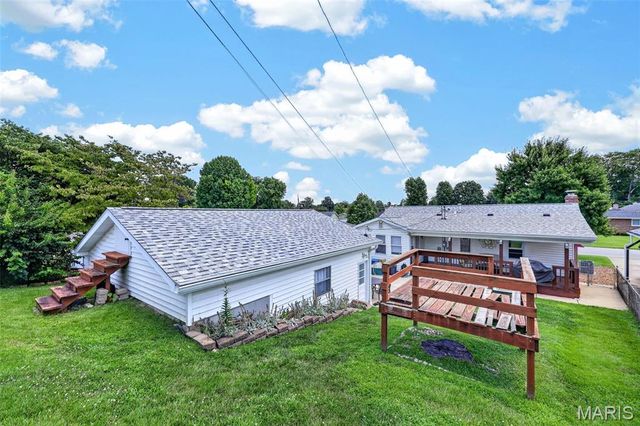 1817 W Clark Street, St Charles, MO 63301