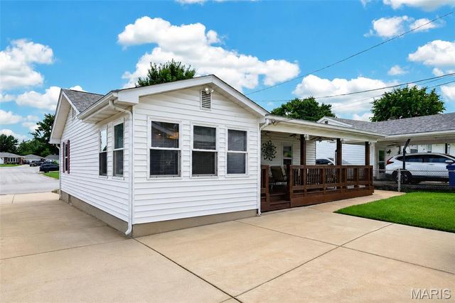 1817 W Clark Street, St Charles, MO 63301