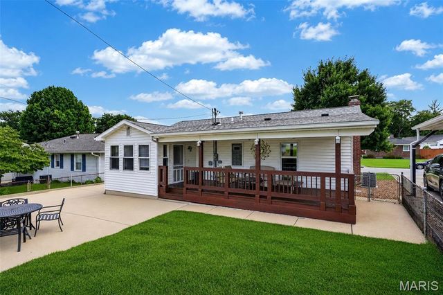 1817 W Clark Street, St Charles, MO 63301