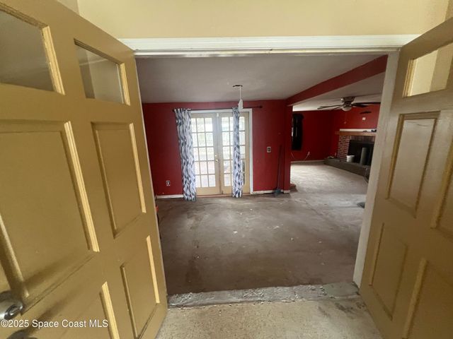 943 Canal Lane NE, Palm Bay, FL 32905